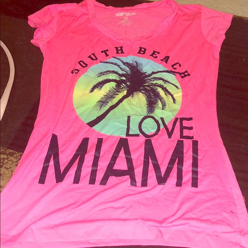 T shirt hot pink souvenir